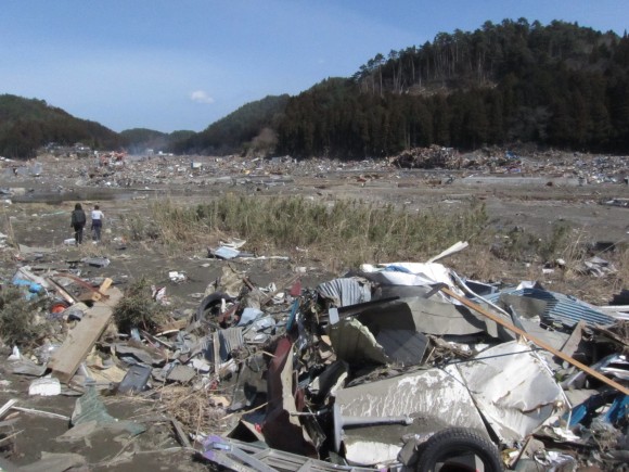 Japan tsunami destroys city