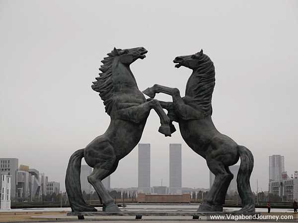 kangbashi-ordos-horse-statues