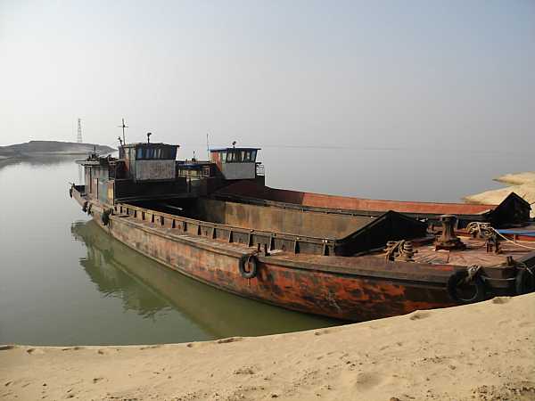 Ship anchored at Laoye Temple.
