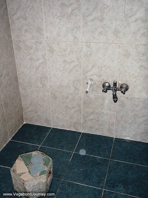 picture of iraqi hotel shower