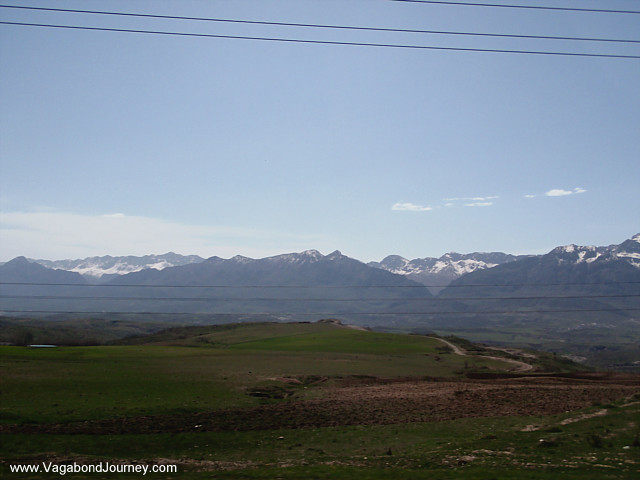 picture of mountains and fields in northern iraq
