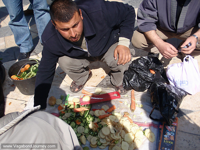 man sells vegetable peeler in damascus syria
